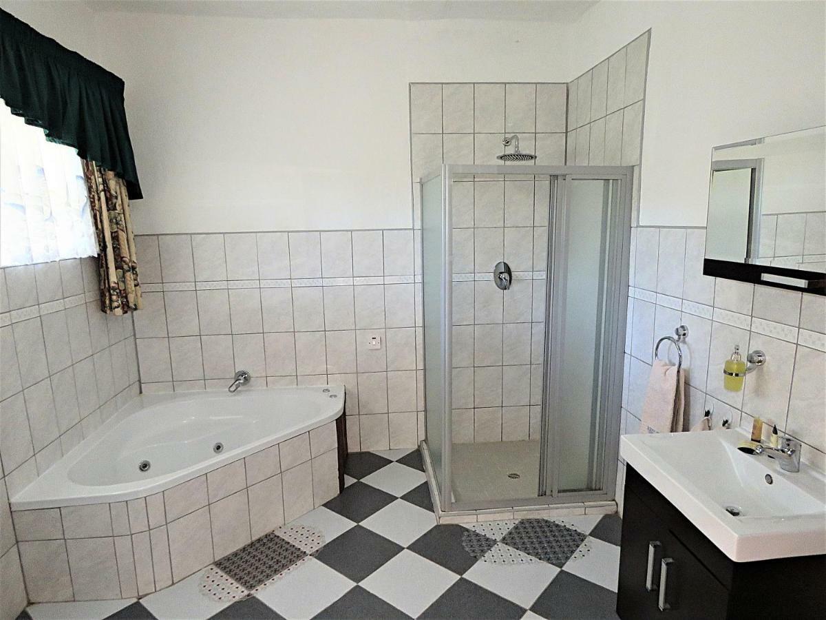 Parrot Lodge بولاوايو المظهر الخارجي الصورة
